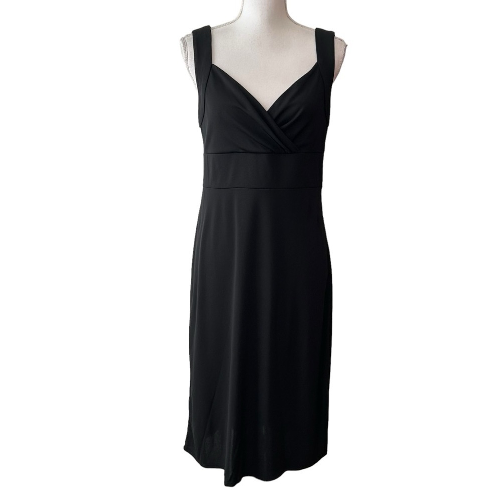 LOFT‎ Sleeveless Fit & Flare Dress Women’s Size 6 in Black Solid Classic V-Neck